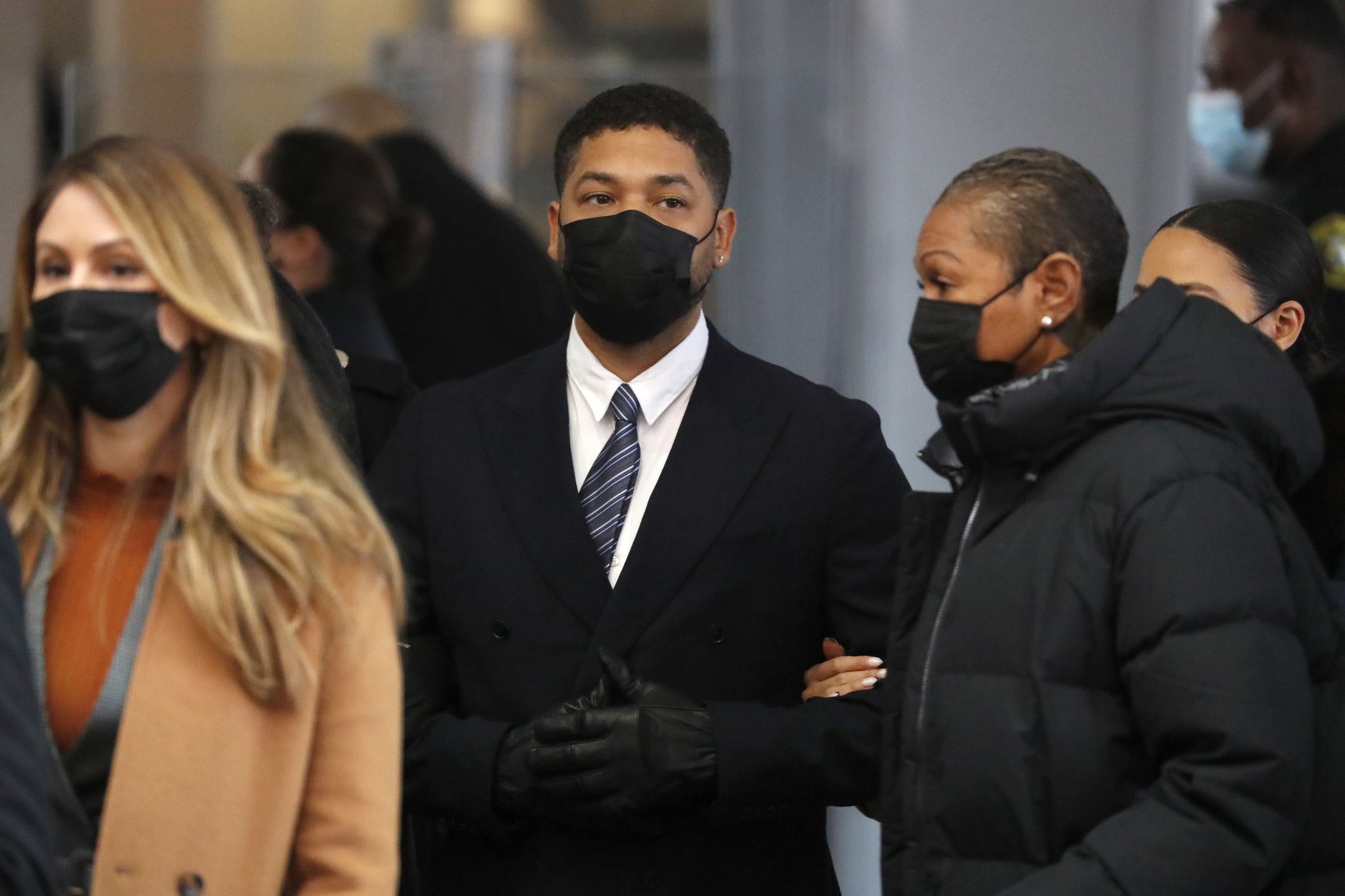 Jussie Smollett trial begins with prosecutor alleging a bogus hate crime and actor’s defense insisting case was ‘tremendous rush to judgment’