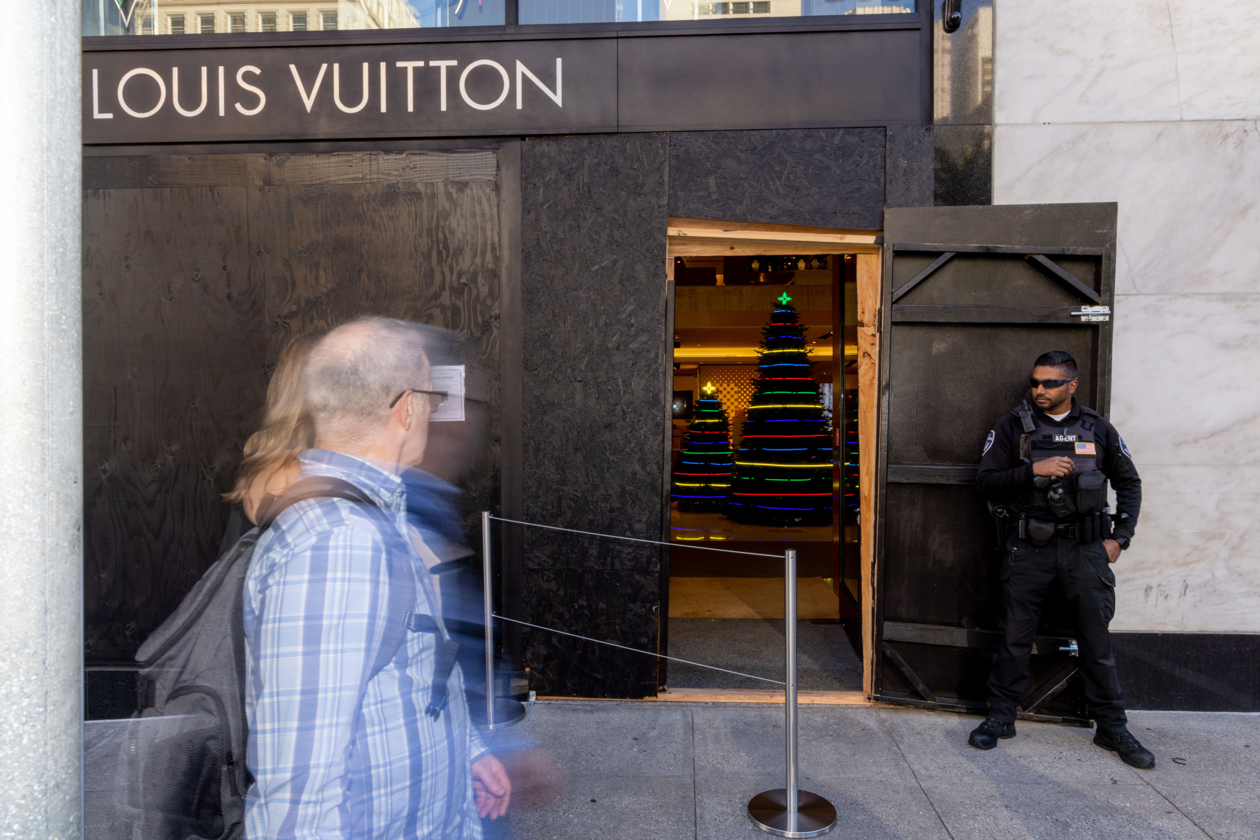 San Francisco Businesses Can Now Hire Deputies As Security to Combat Smash-and-Grab Spikes