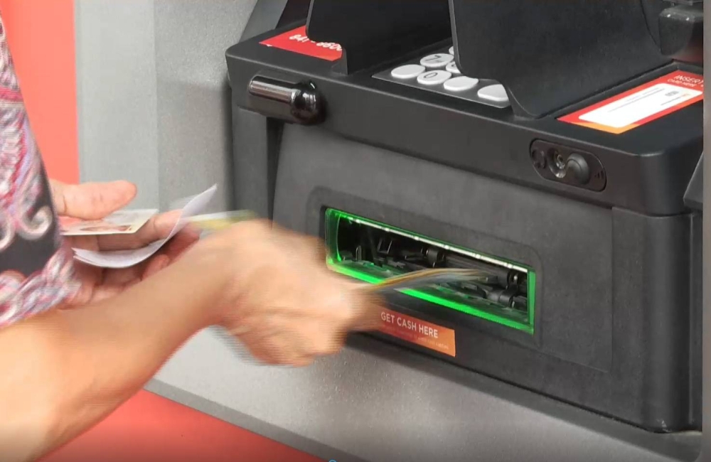 Lawmakers push probe of bank security breach