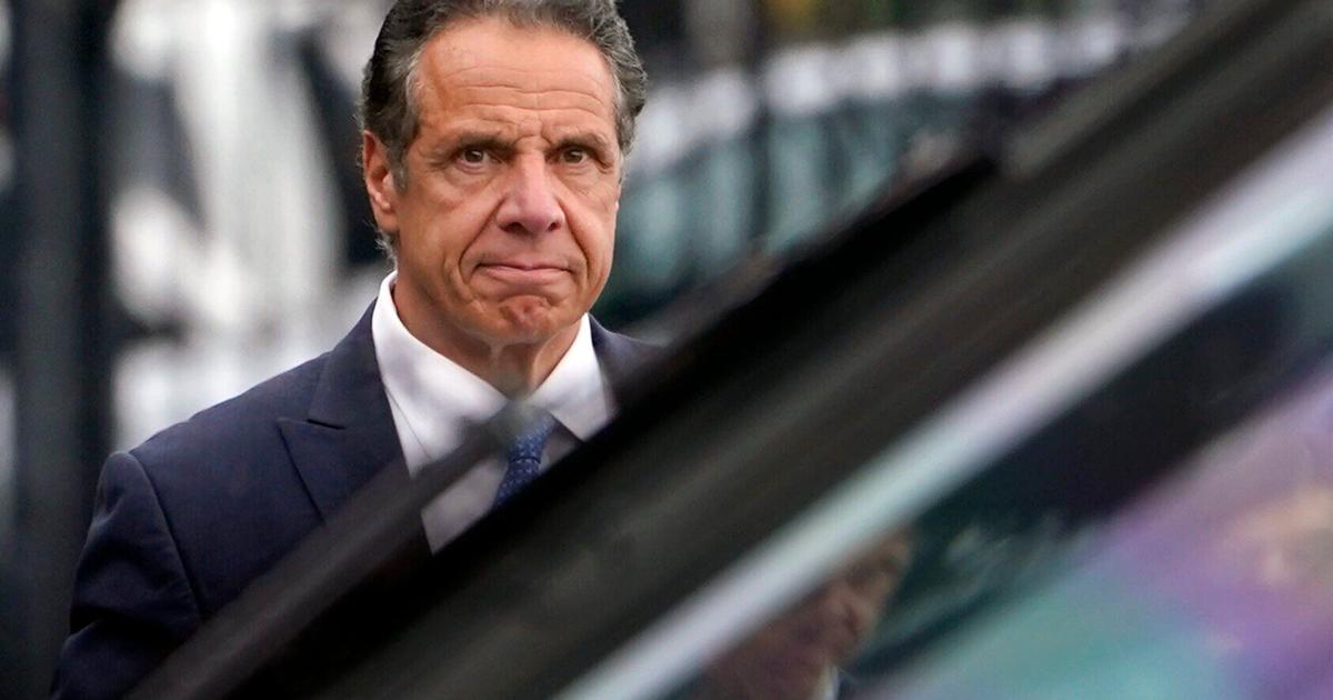 NY ethics board tells former Gov. Cuomo to return book money