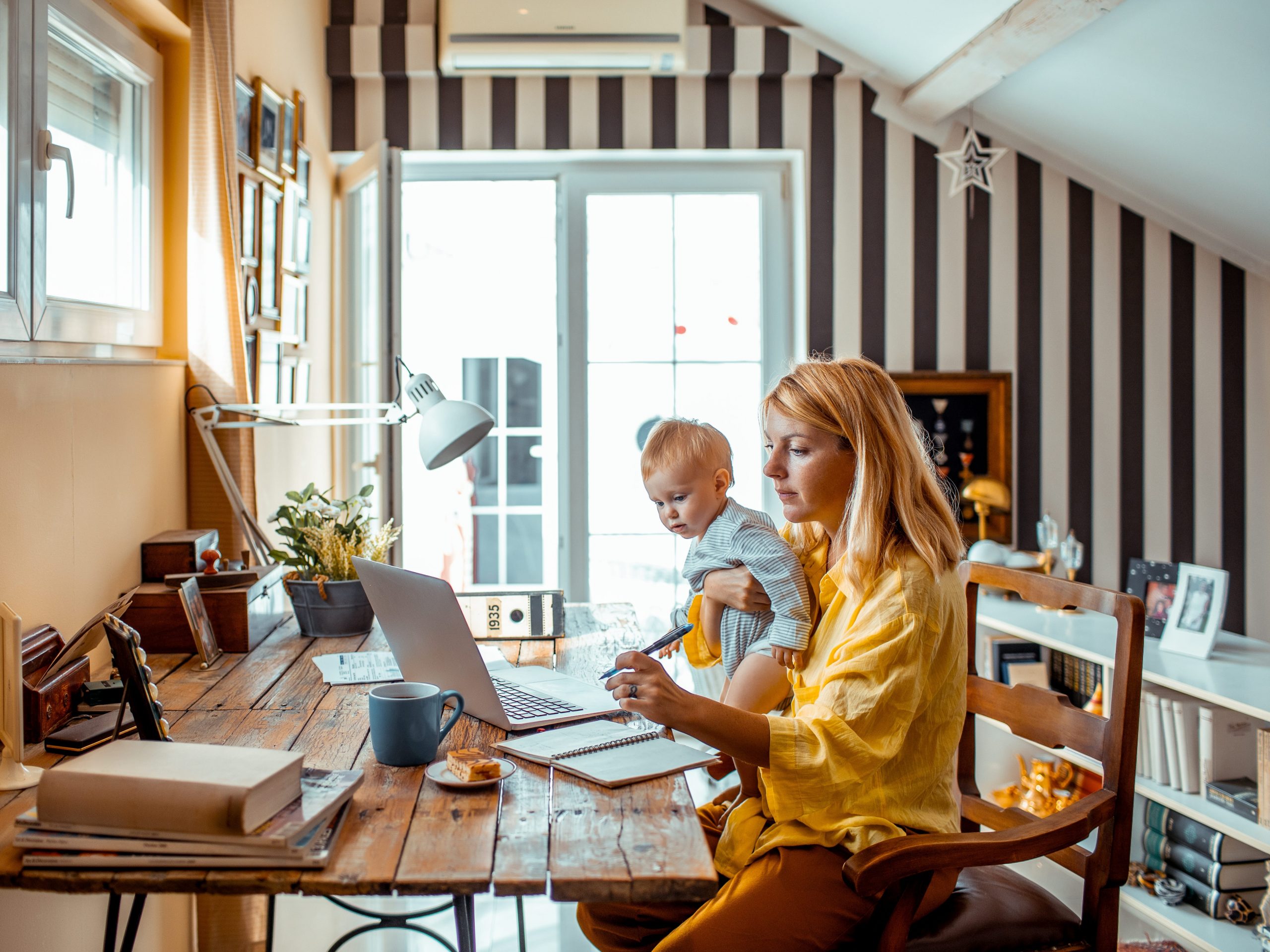 I spoke to financial advisors about how to catch spending mistakes and create a foolproof budget for 2022