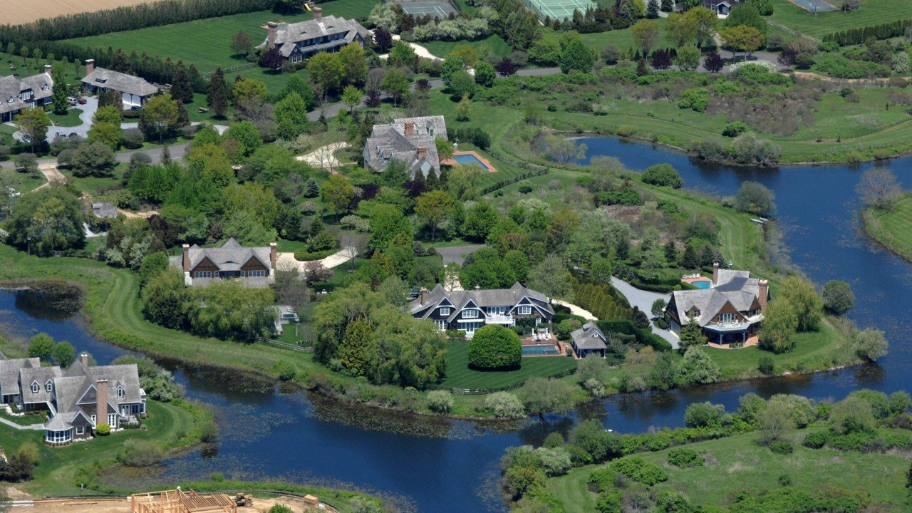 The eight priciest US homes each sold for at least US$100 million in 2021 as cheap money piled into fixed assets