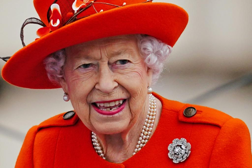 Queen Elizabeth II’s waxwork model left bald under her hat to save money