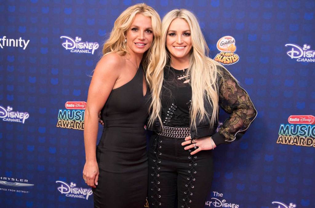 Britney Spears Calls Her Sister Jamie Lynn Spears “Scum” for “Making Money Off Of Her” | Billboard News