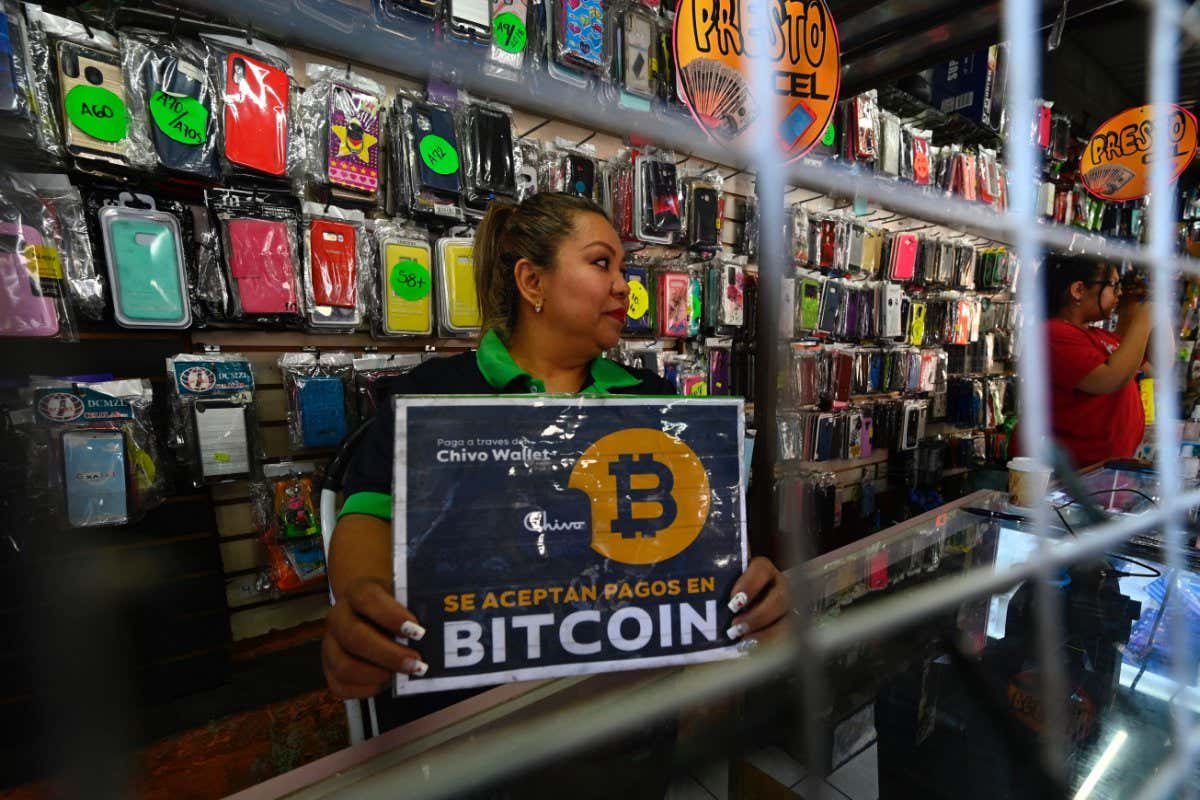 El Salvador revamps bitcoin wallet after complaints of theft and fraud