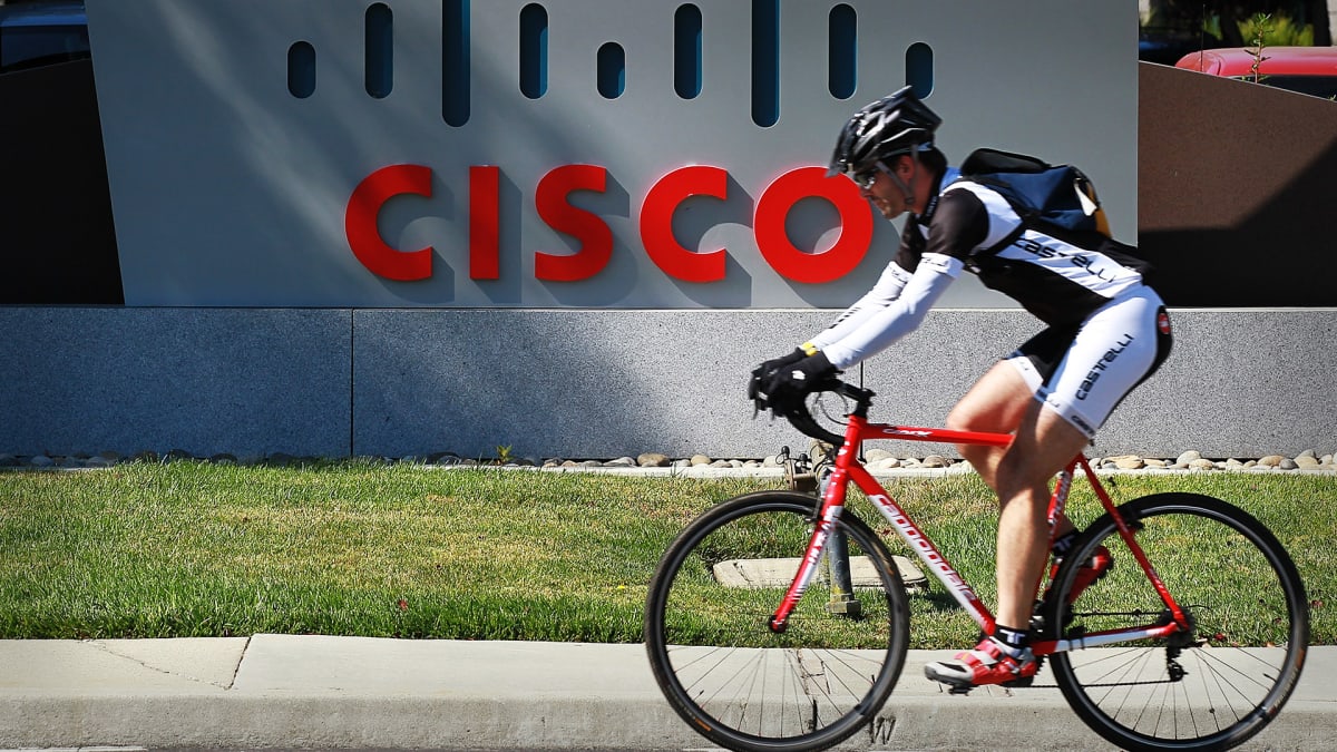 Cramer’s Mad Money Recap 2/22: Cisco Systems, Walmart