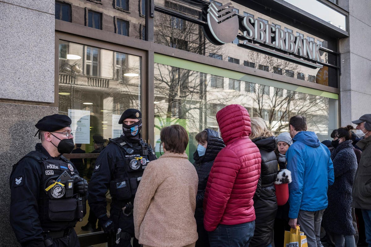 Moscow Exchange, Sberbank Websites Knocked Offline—Was Ukraine’s Cyber Army Responsible?