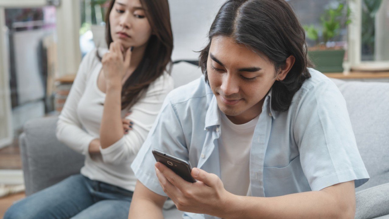 Is your spouse spying on you? Or are you snooping on your SO? How to deal with the trust and insecurity issues