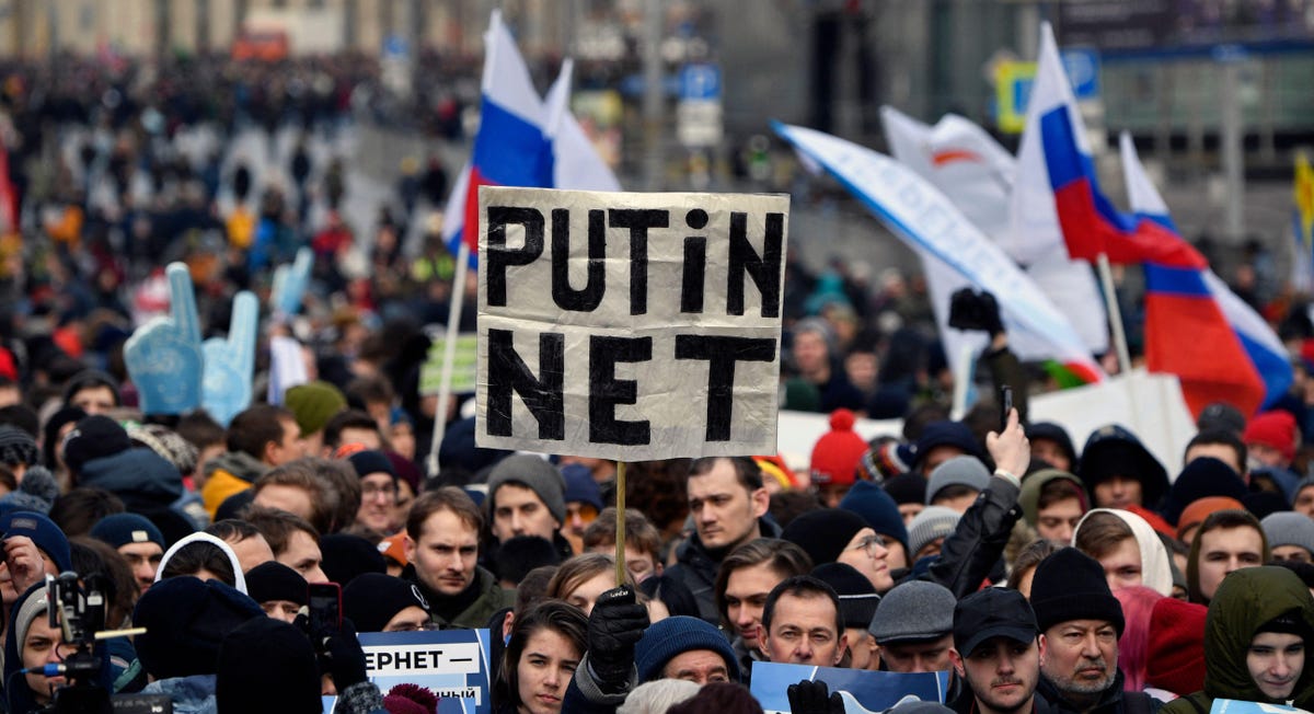 Big Web Security Firms Ditch Russia, Leaving Internet Users Open To More Kremlin Snooping