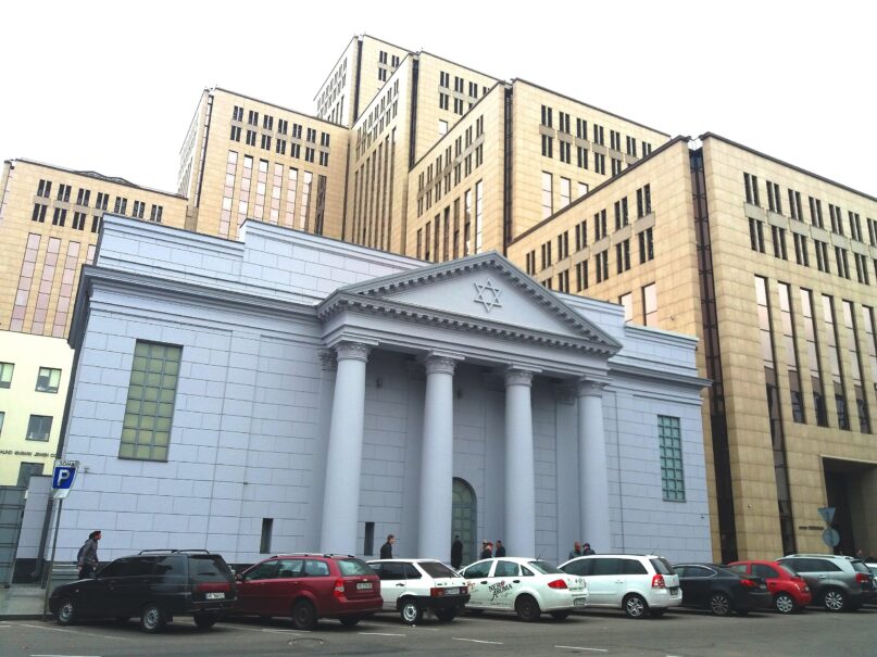 US Jews furiously raise money, send delegations to help Ukraine