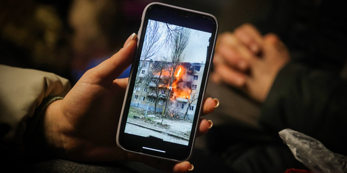 The online volunteers hunting for war crimes in Ukraine